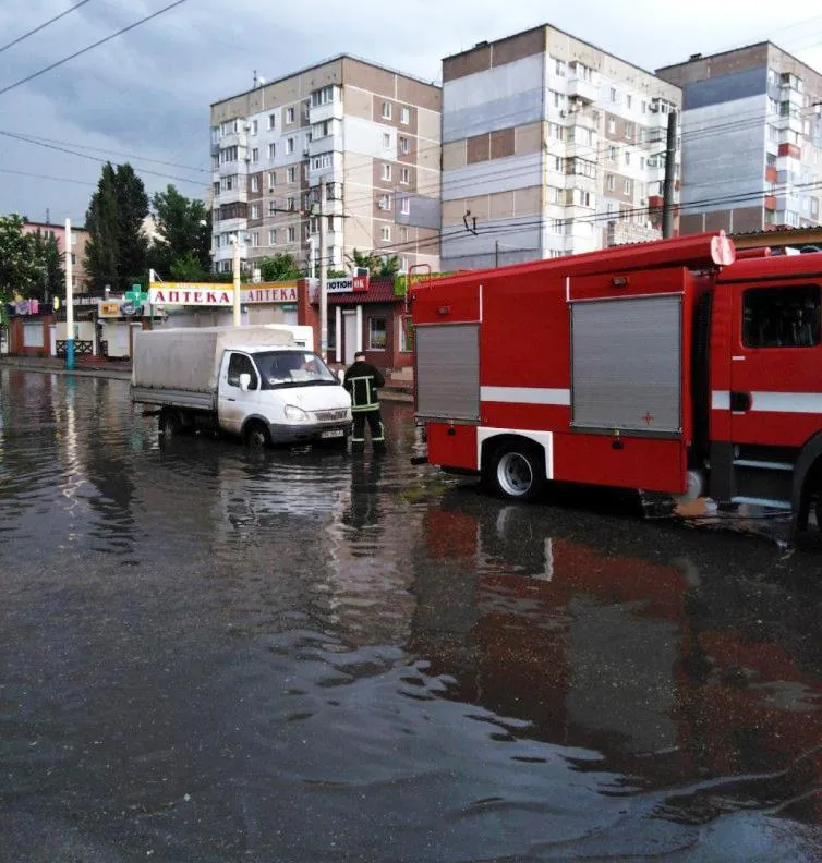 Кропивницький негода дощ затопило вулиці дороги