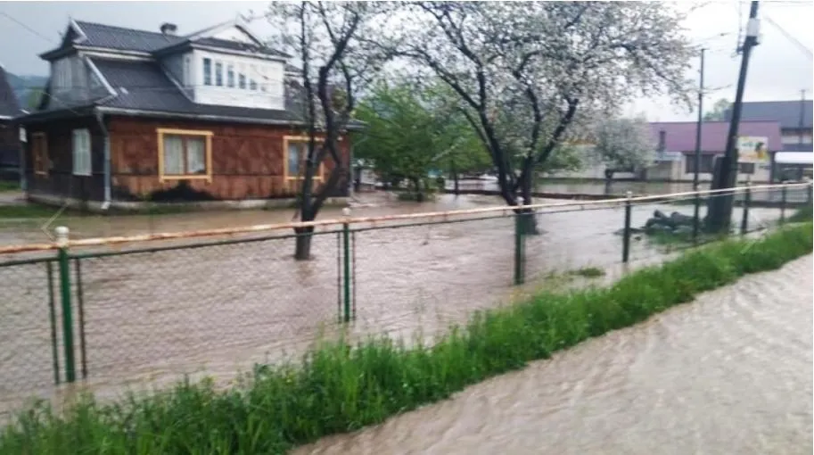Повінь Прикарпаття Івано-Франківська область Микуличин негода затоплення