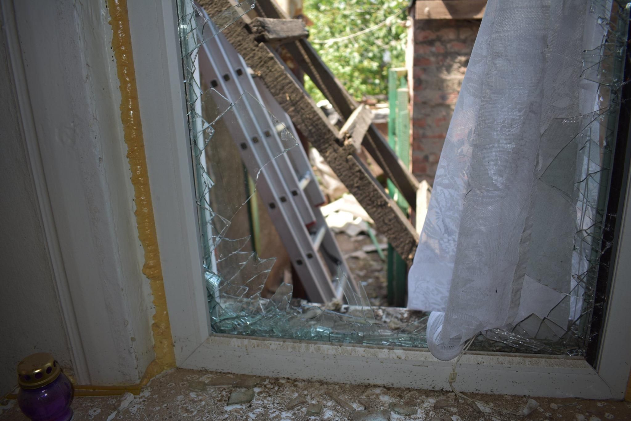 Проросійські бойовики обстріляли з артилерії будинки мирних мешканців: фото
