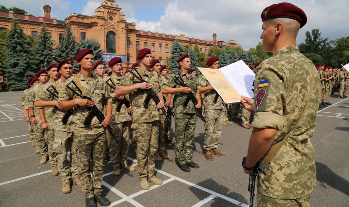 Тимчук: "Українська армія присягне новому президенту" – це маячня Тимчук: "Українська армія присягне новому президенту" – це маячня