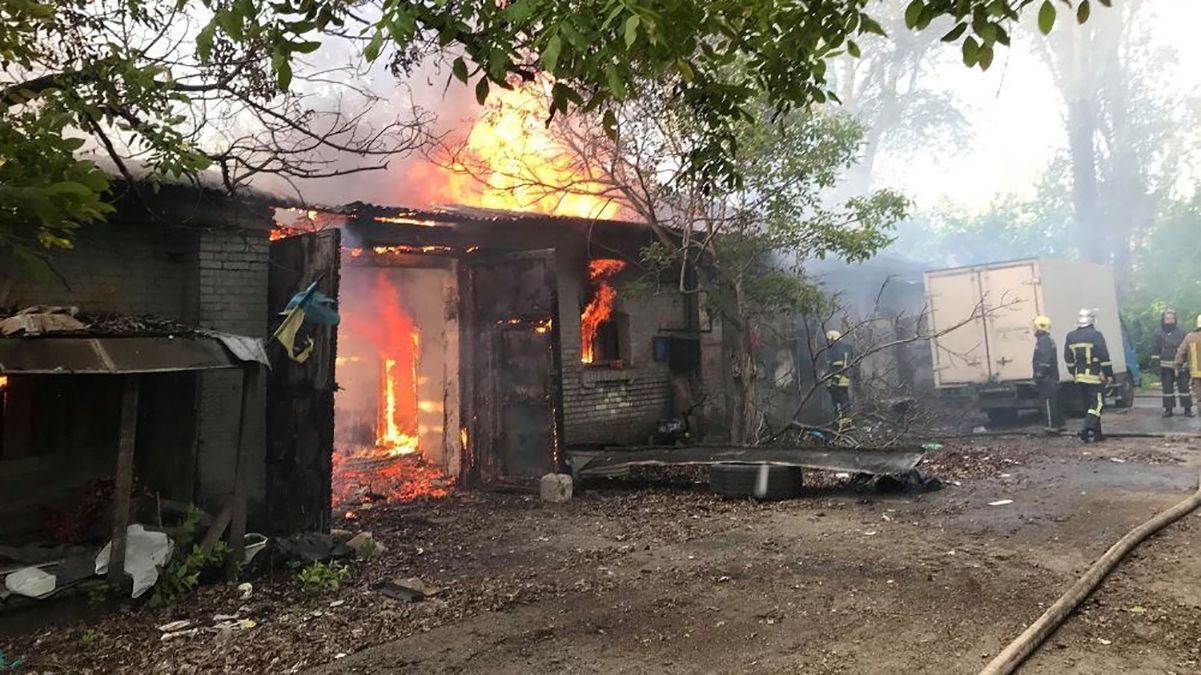 Бывший военный склад горел в Одессе: фото, видео