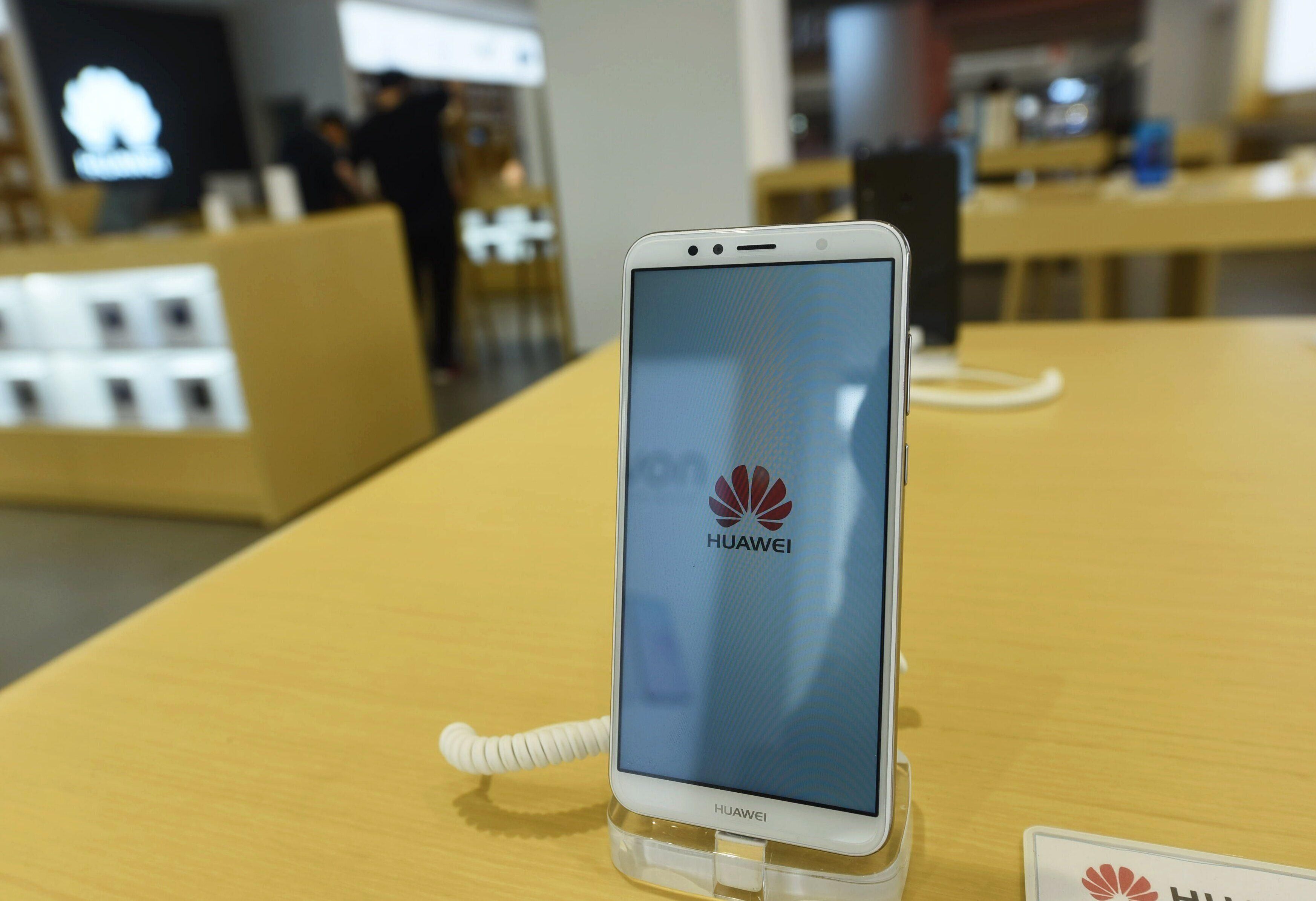 Смартфони Huawei відключать Android: новини Хуавей без Google