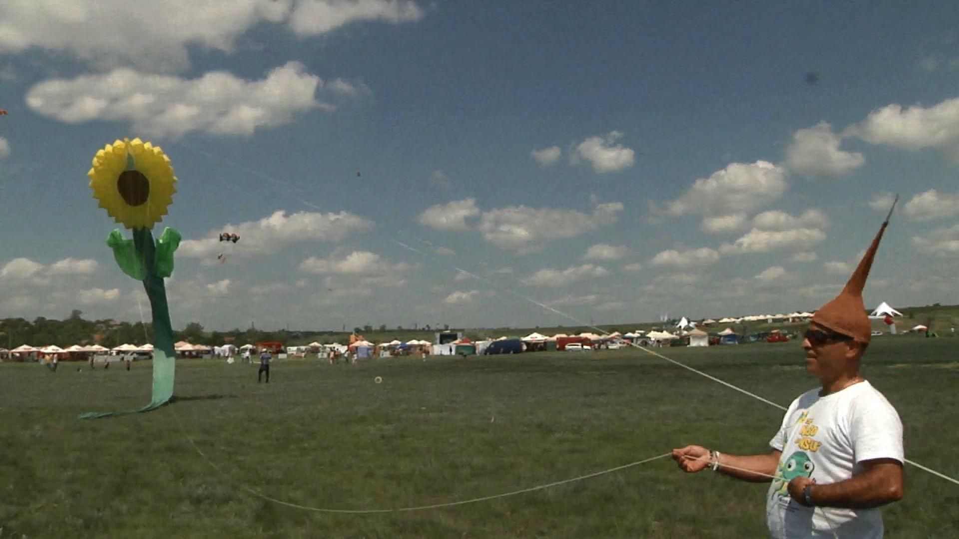 Фестиваль воздушных змеев на Николаевщине: яркие фото Фестиваль воздушных змеев на Николаевщине: яркие фото