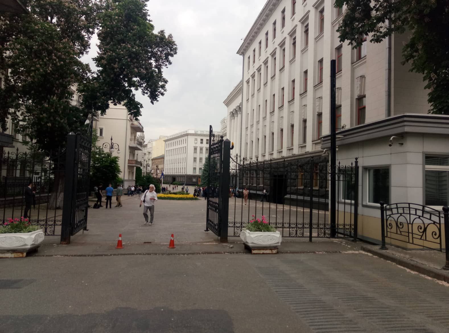 Банкову під Адміністрацією Президента відкрили для людей: фото Банкову під Адміністрацією Президента відкрили для людей: фото