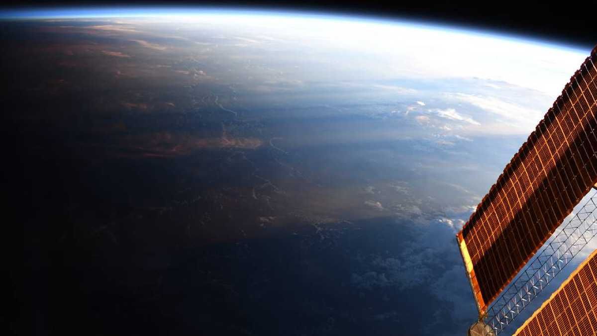 Как день переходит в ночь: астронавт NASA сделала невероятное фото из космоса