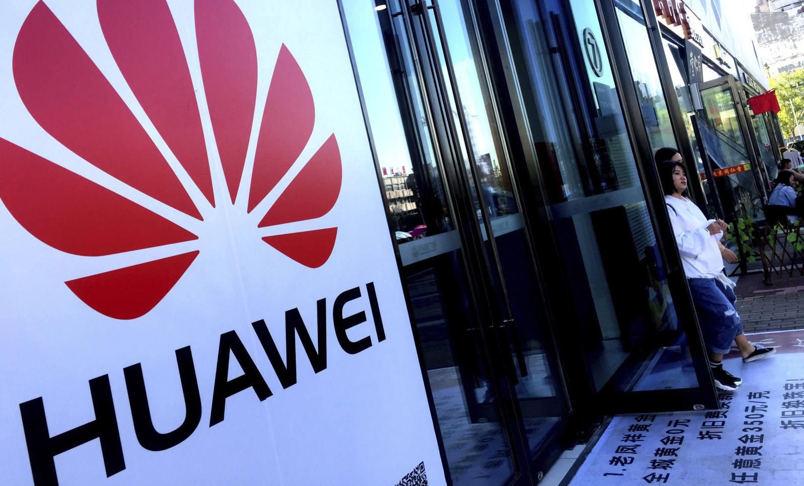 Скандал із Huawei: найсмішніші меми з мережі Скандал із Huawei: найсмішніші меми з мережі
