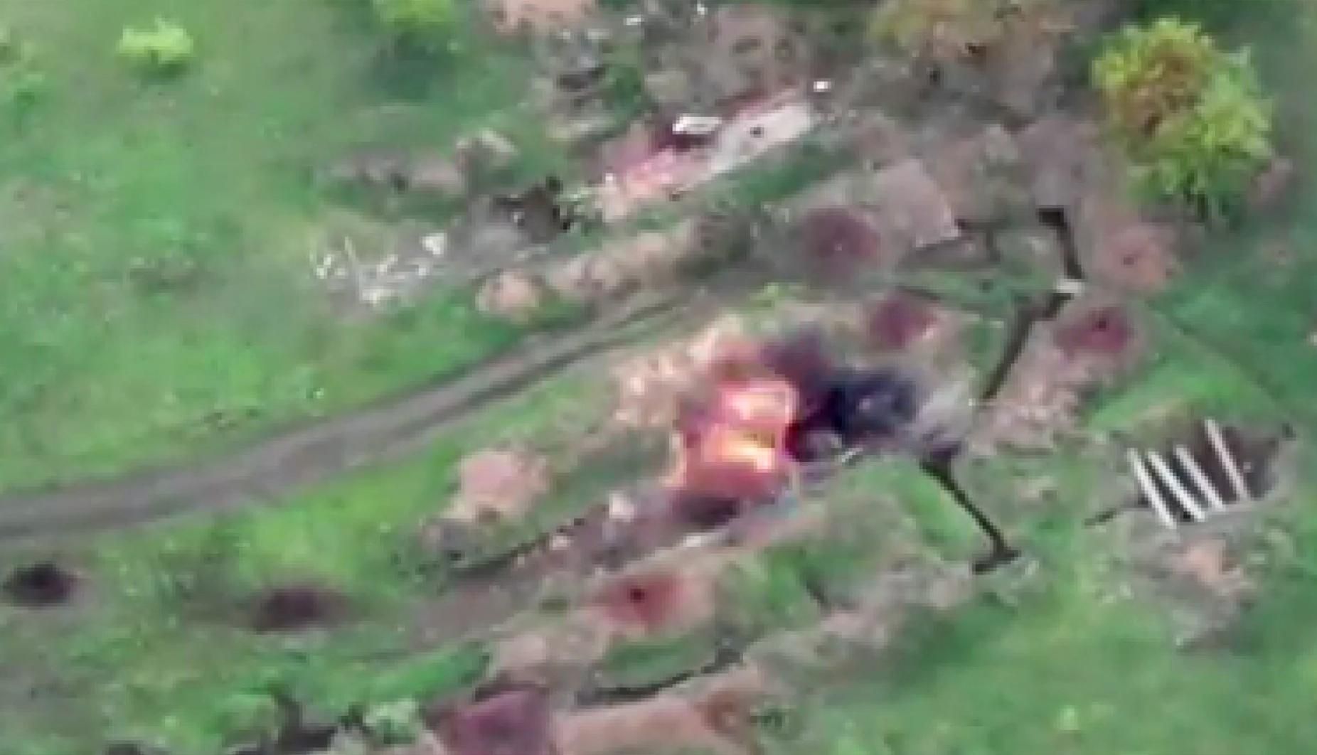 Украинские военные уничтожили вражескую технику: эффектное видео