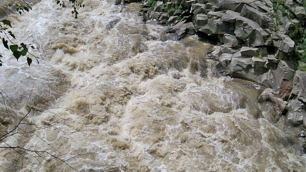 На Закарпатті загинула дитина, яку знесло течією На Закарпатті загинула дитина, яку знесло течією