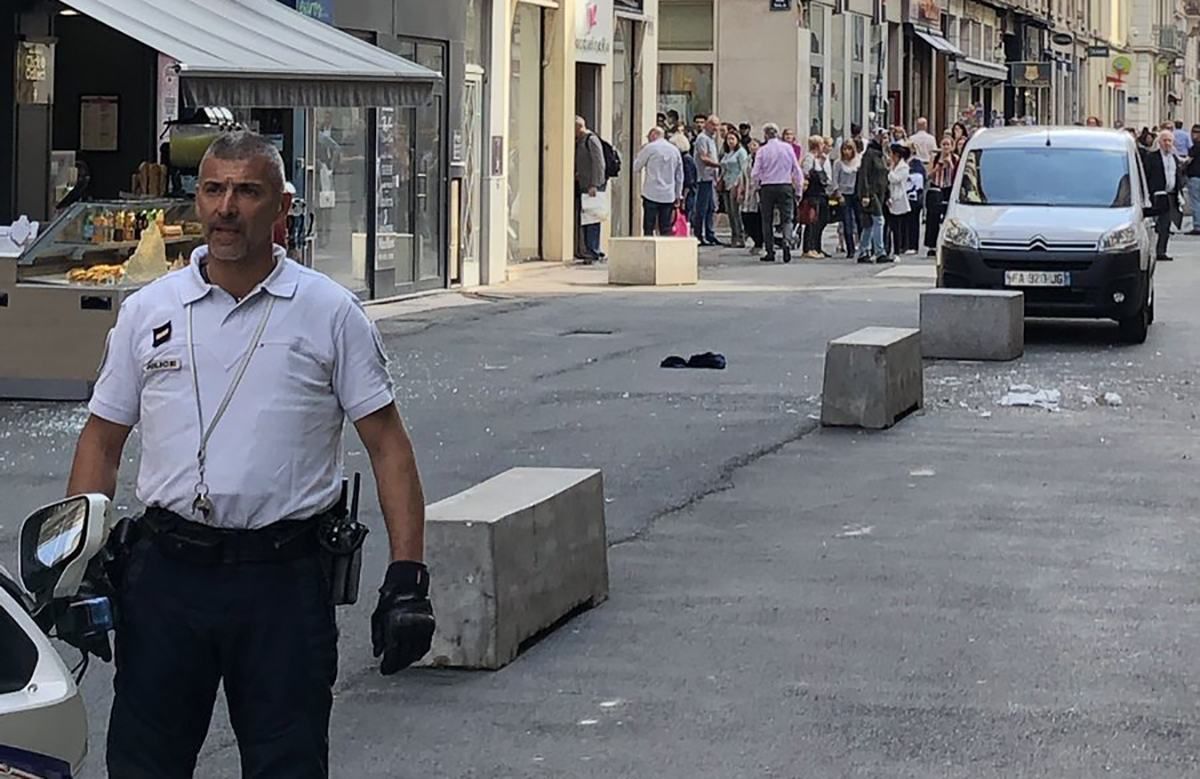 Взрыв в Лионе: фото и видео с места инцидента
