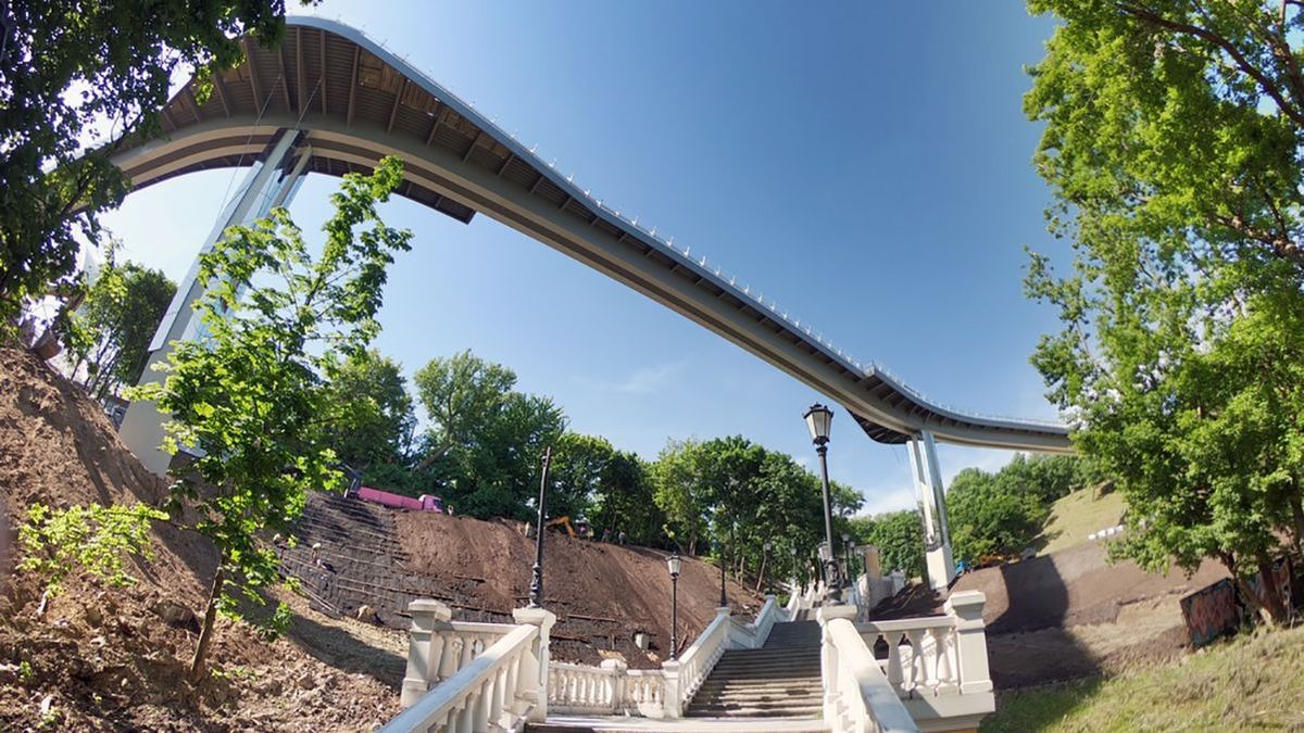 Відкриття мосту на Володимирській гірці у Києві - фото та відео пішохідно-велосипедного мосту