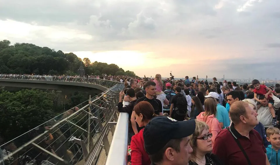 Велосипедно-пішохідний міст у Києві відкриття фото Велосипедно-пішохідний міст у Києві відкриття фото
