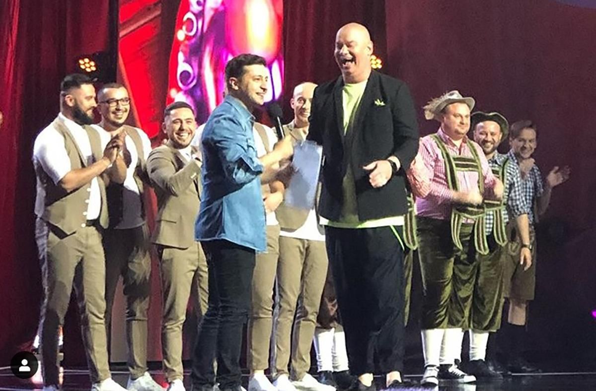 Зеленский появился на съемках "Лиги смеха": фото и видео Зеленский появился на съемках "Лиги смеха": фото и видео