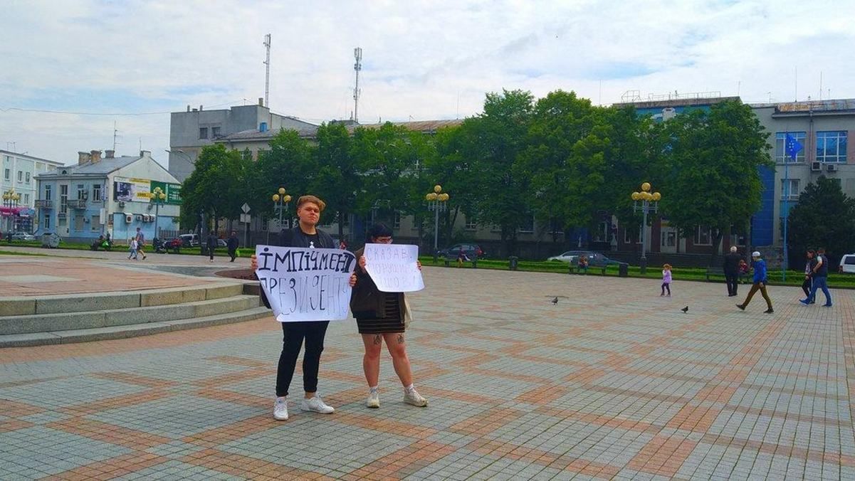 Протест проти Зеленського у Рівному: неповнолітня говорить про затримання та жорстке поводження 