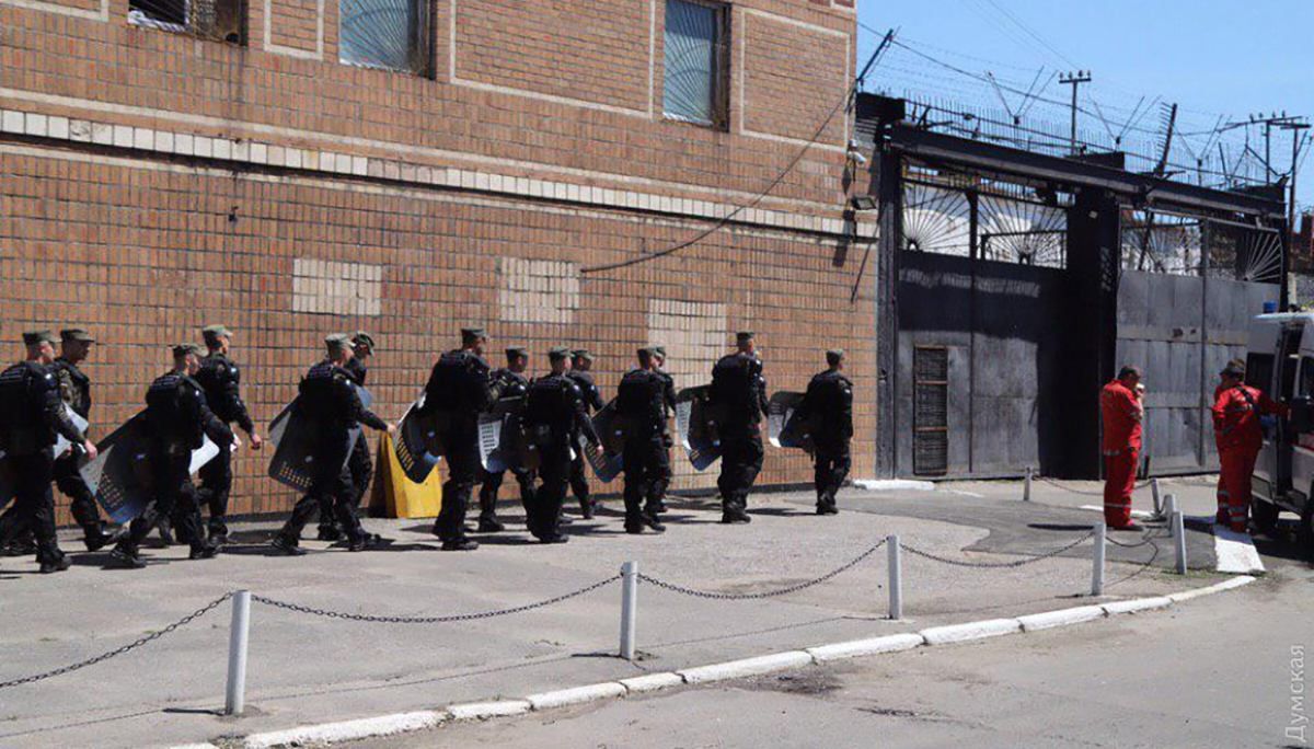 Бунт в тюрьме Одессы - видео заключеных из колонии 27 мая 2019 Бунт в тюрьме Одессы - видео заключеных из колонии 27 мая 2019