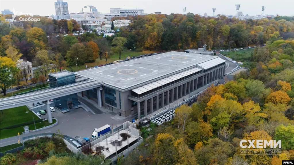 Вертолітний майданчик Януковича КВЦ Парковий Вертолітний майданчик Януковича КВЦ Парковий