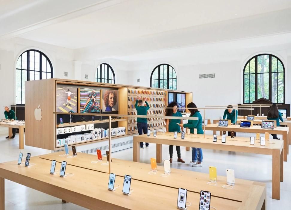 Як старовинна бібліотека перетворилась на сучасний Apple Store: фото