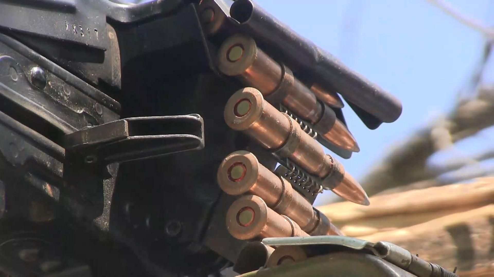 Стріляють по нас, але прилітає і мирним мешканцям, – армієць про обстріли бойовиків Стріляють по нас, але прилітає і мирним мешканцям, – армієць про обстріли бойовиків