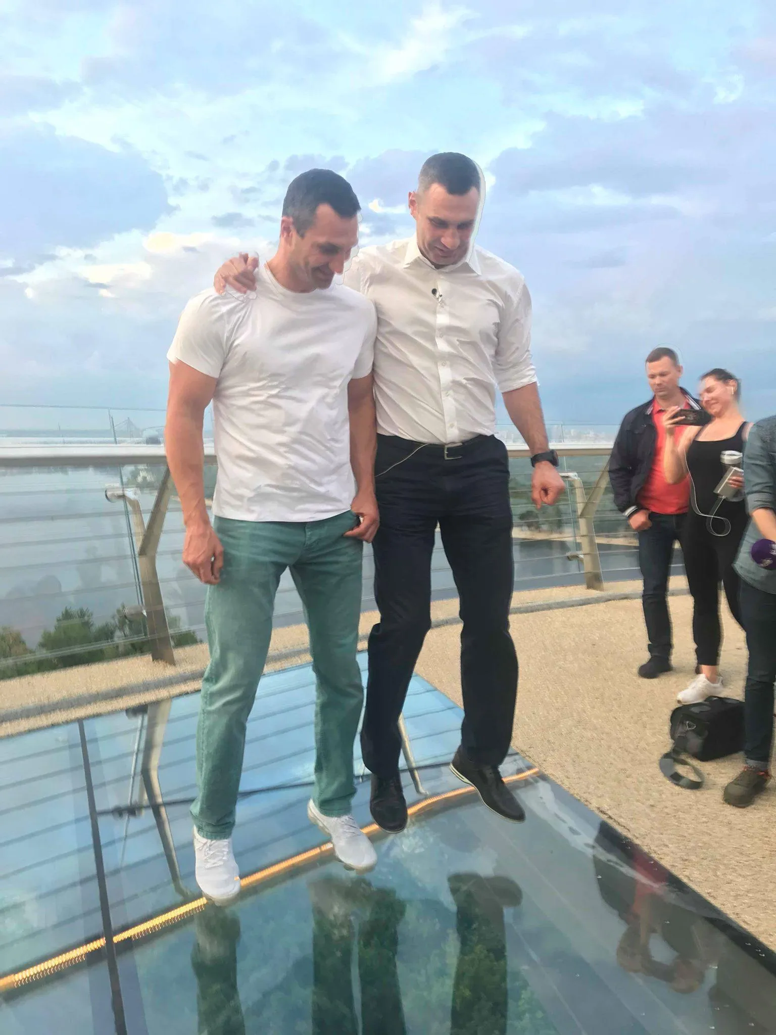 Кличко Клички міст Кличка стриюать на мосту Кличко Клички міст Кличка стриюать на мосту