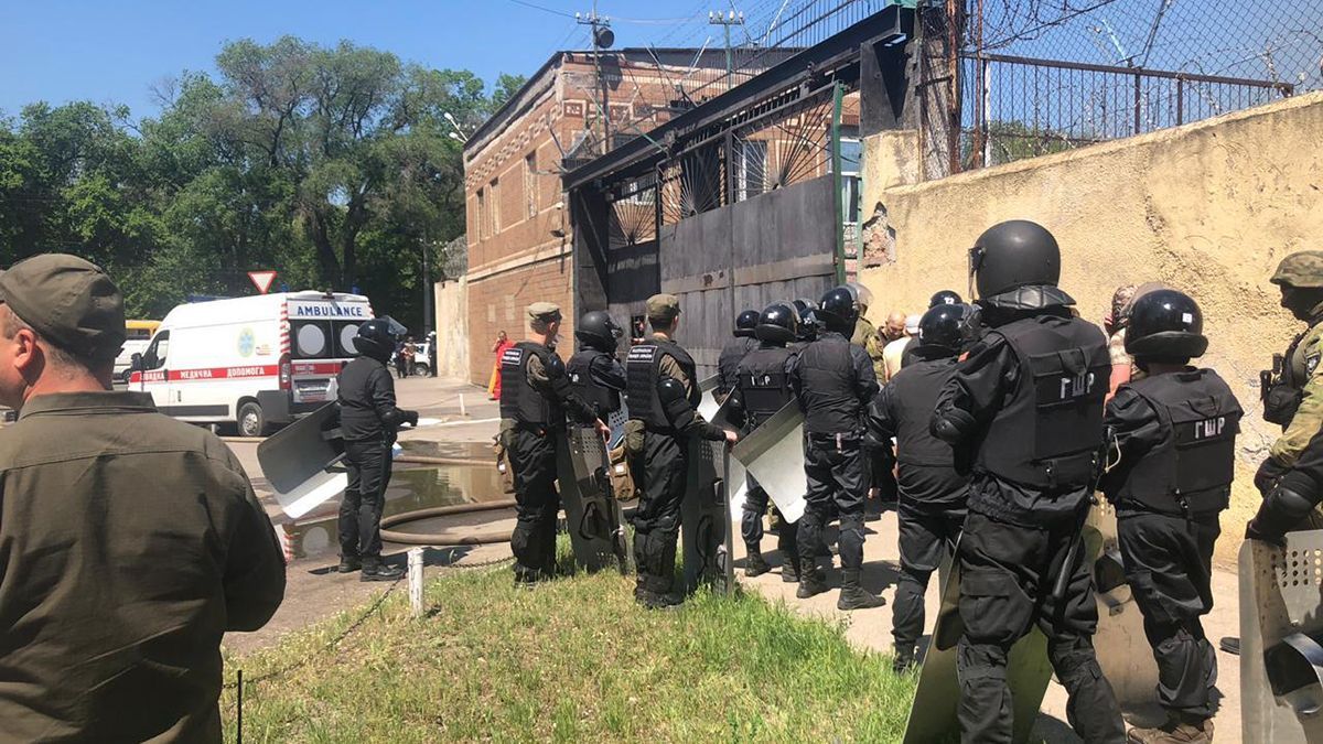 Під час бунту в одеській колонії постраждали 13 працівників Під час бунту в одеській колонії постраждали 13 працівників