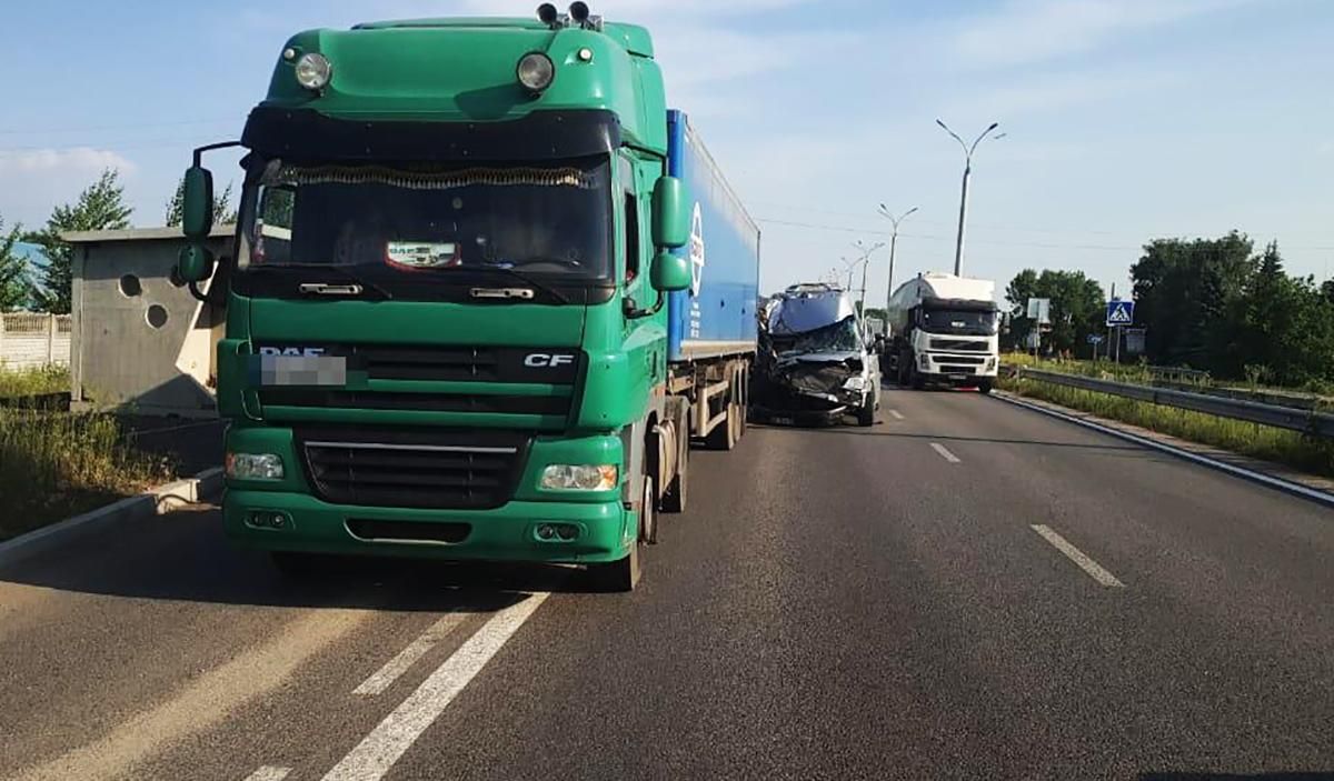 16 школьников попали в аварию на Днепропетровщине: есть пострадавшие 16 школьников попали в аварию на Днепропетровщине: есть пострадавшие