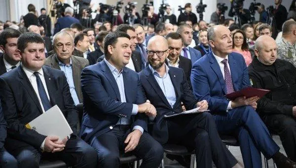 Володимир Гройсман, Аресеній Яценюк Володимир Гройсман, Аресеній Яценюк