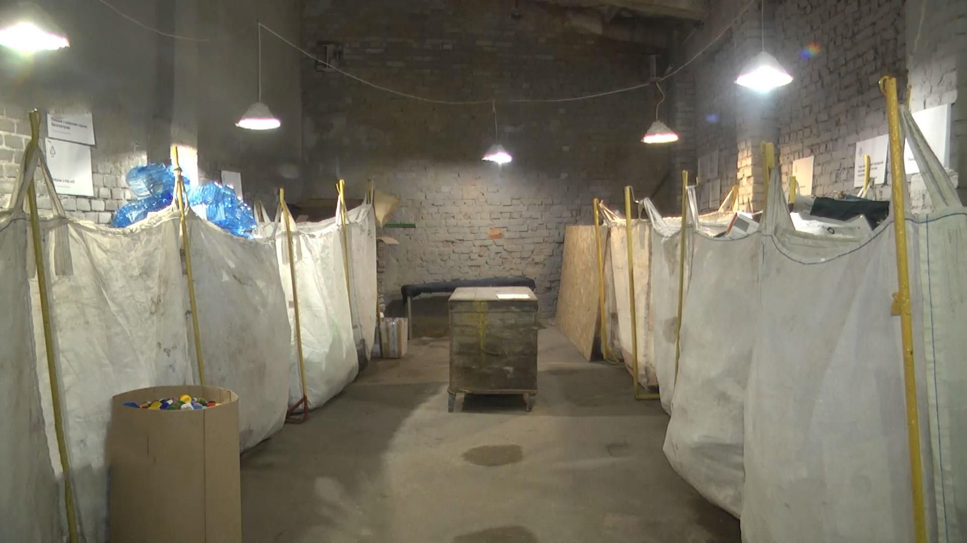 Міні-станція у Львові: як у місті сортують та переробляють сміття Міні-станція у Львові: як у місті сортують та переробляють сміття