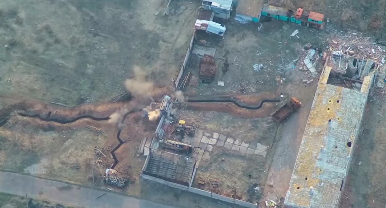 "Азов" влучним ударом знищив піхоту бойовиків на Донбасі: ефектне відео "Азов" влучним ударом знищив піхоту бойовиків на Донбасі: ефектне відео