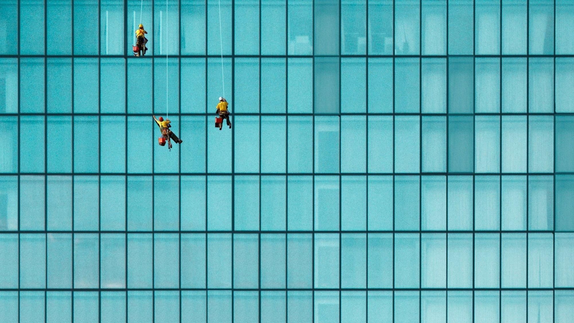 Роботів навчили мити хмарочоси: футуристичні фото і відео Роботів навчили мити хмарочоси: футуристичні фото і відео