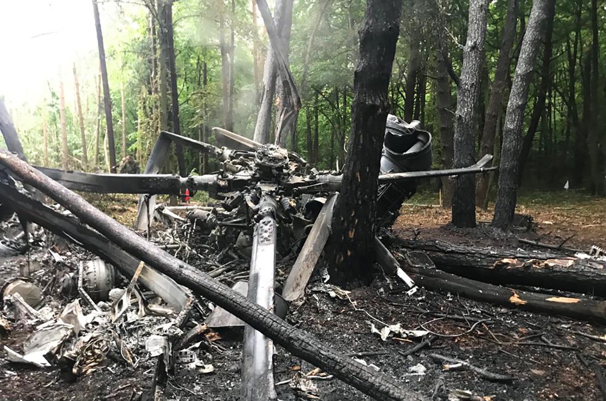 Катастрофа вертолета Ми-8 на Ровенщине, Украина - фото с места аварии