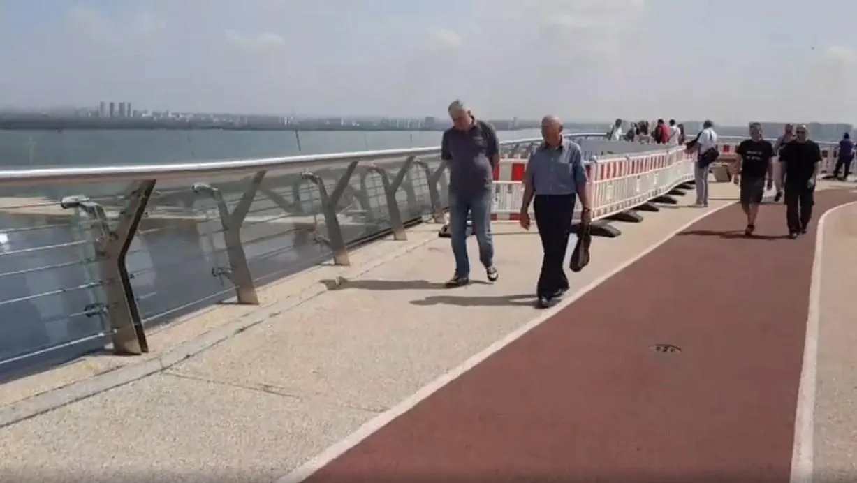 міст Кличка Київ тріщини паркан міст Кличка Київ тріщини паркан