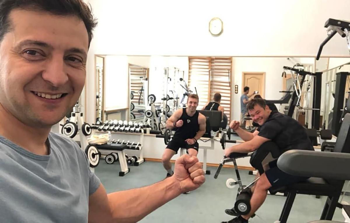 Хоч гантелі не вкрали: Зеленський показав фото зі спортзалу в АП Хоч гантелі не вкрали: Зеленський показав фото зі спортзалу в АП