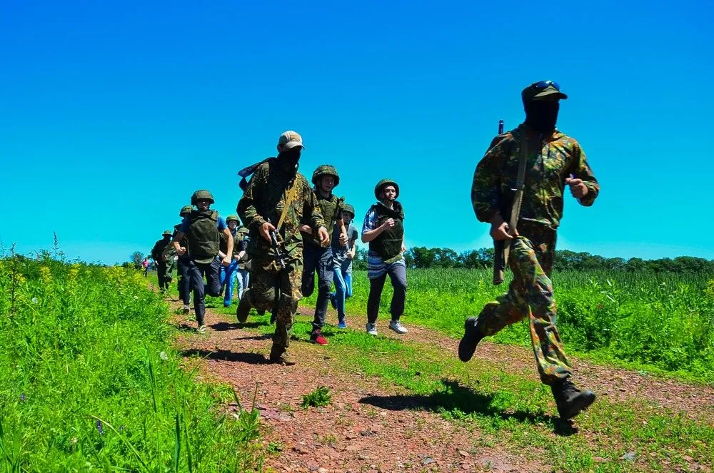 війна на донбасі лнр днр бойовики зброя навчання діти росія війна на донбасі лнр днр бойовики зброя навчання діти росія