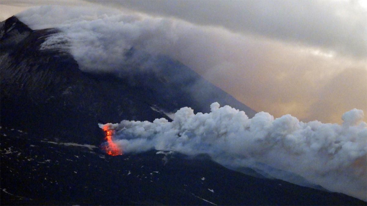 На Сицилії сталося виверження вулкану Етна – фото та відео На Сицилії сталося виверження вулкану Етна – фото та відео