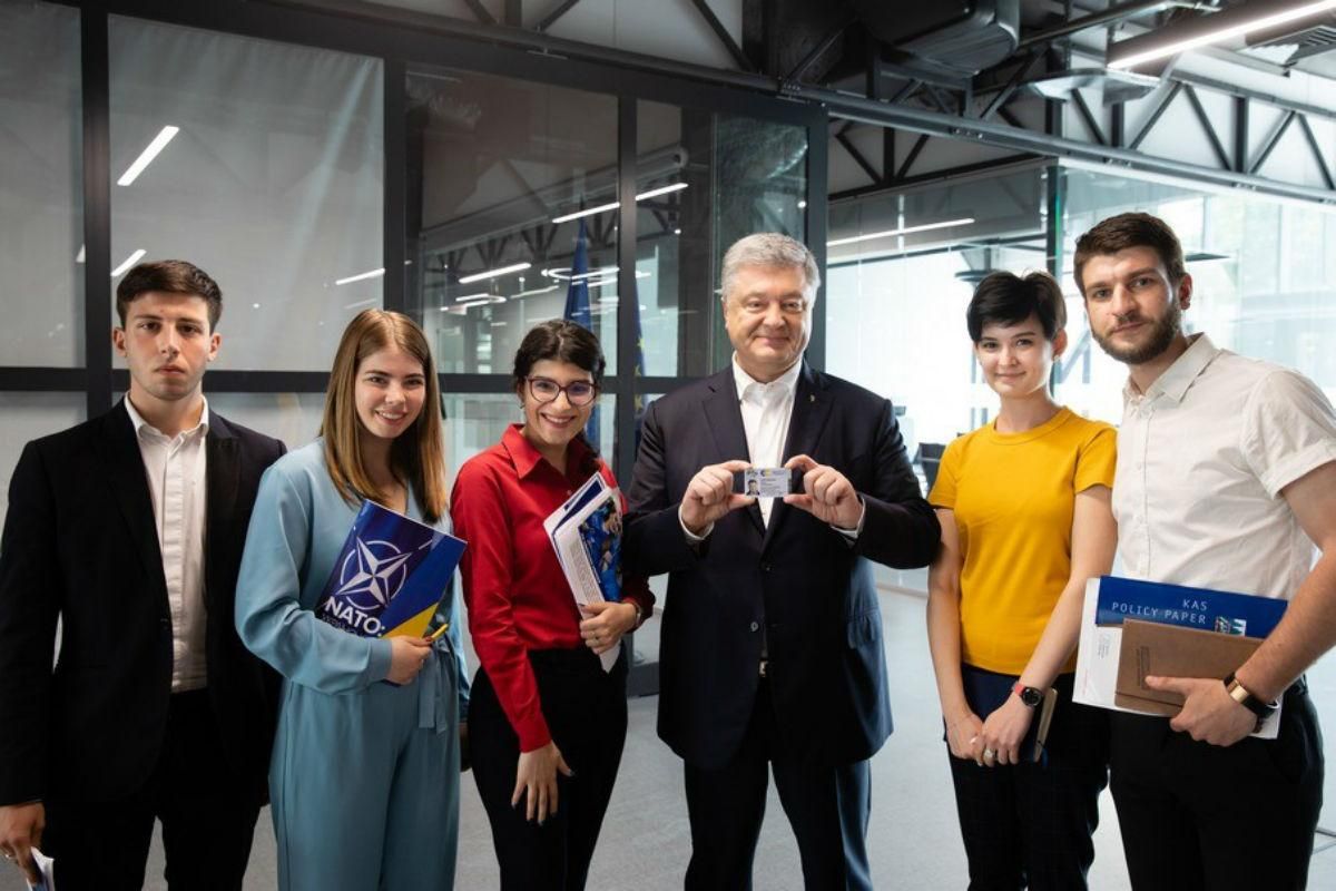 "Европейская Солидарность" Порошенко: обновление или только имитация изменений "Европейская Солидарность" Порошенко: обновление или только имитация изменений