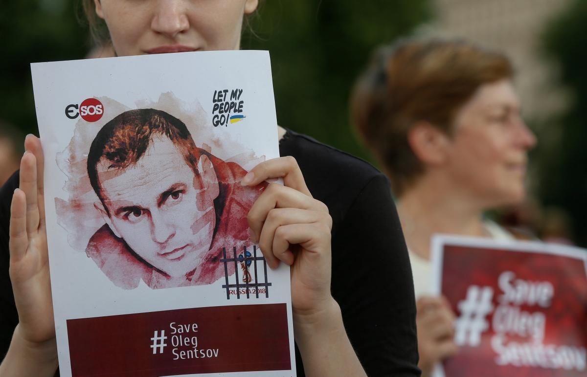 Активисты в Киеве устроили марш в поддержку пленников Кремля: фото и видео