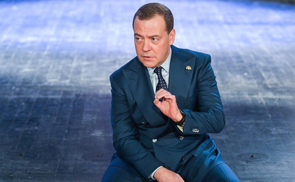 Медведев отреагировал на вывод Медведчука из переговоров
