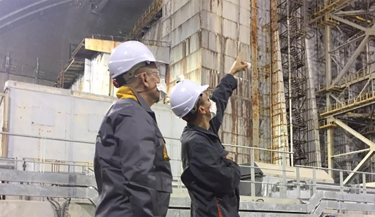 Керівник МЗС Франції відвідав Чорнобиль та саркофаг на ЧАЕС
