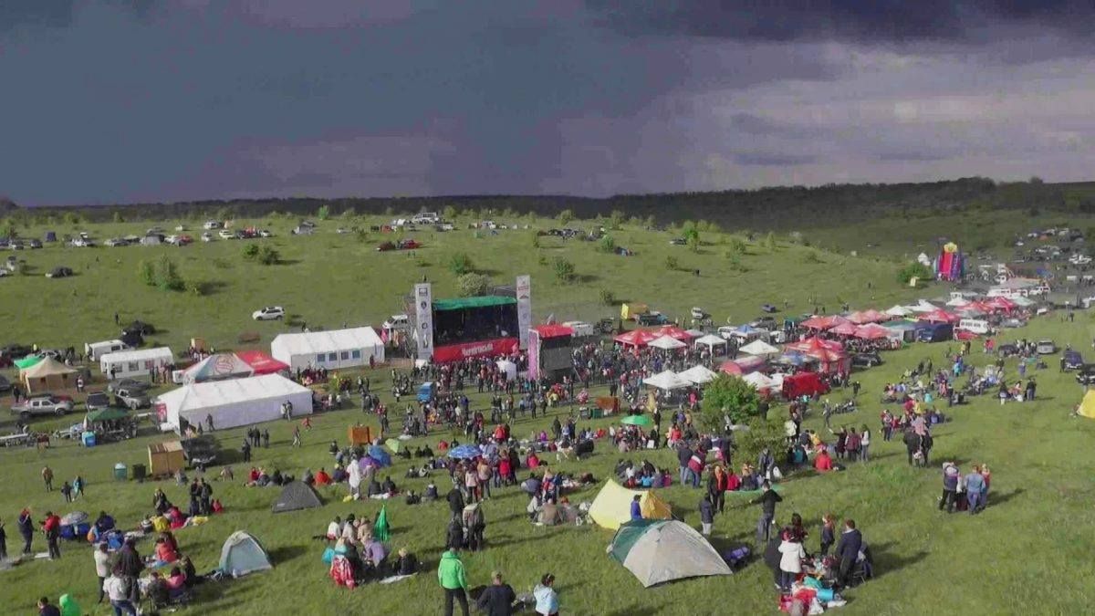 На KOZAK Fest 2019 ураган сорвал крышу сцены - погиб человек
