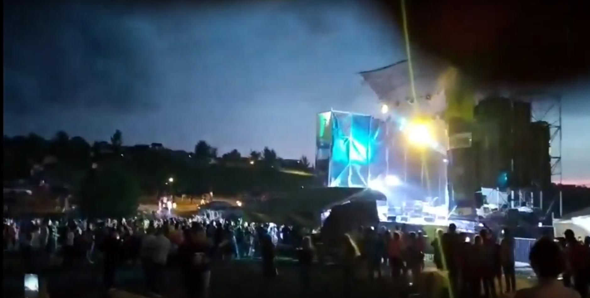 Трагедия на Kozak Fest: появилось видео, как падает крыша сцены Трагедия на Kozak Fest: появилось видео, как падает крыша сцены