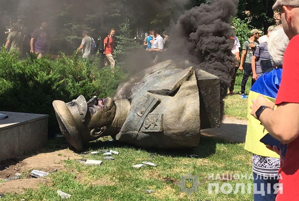 По поводу сноса бюста Жукова в Харькове полиция открыла дело По поводу сноса бюста Жукова в Харькове полиция открыла дело