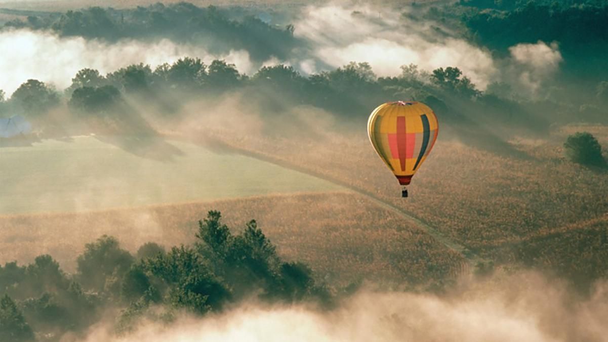 Чоловік розбився на смерть, випавши з повітряної кулі на Львівщині Чоловік розбився на смерть, випавши з повітряної кулі на Львівщині
