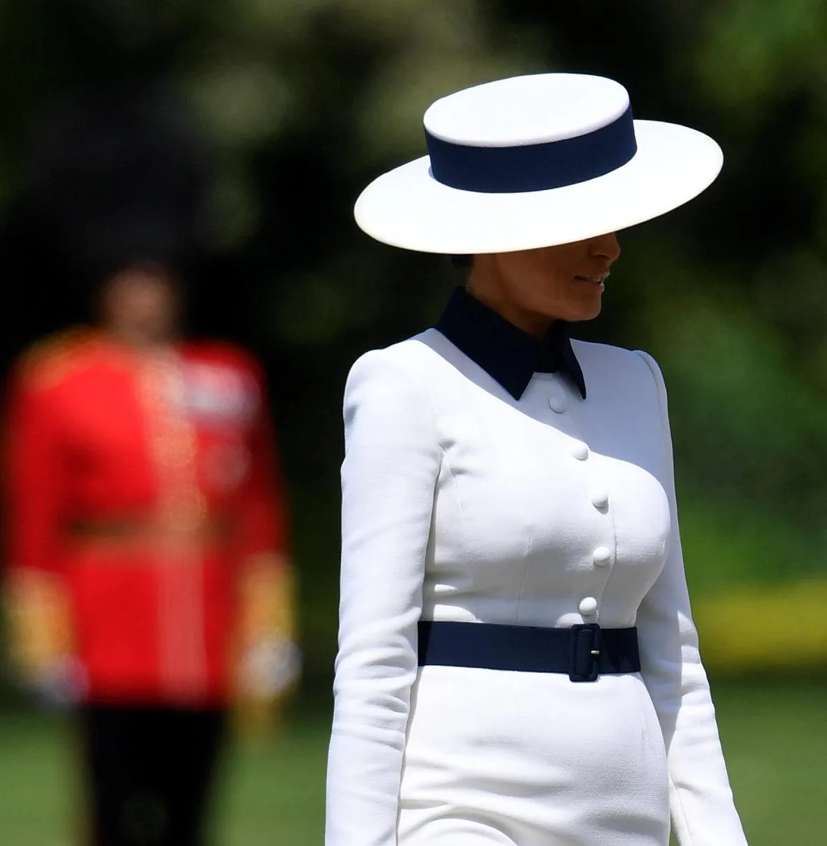 Меланія Трамп засвітила груди Меланія Трамп засвітила груди