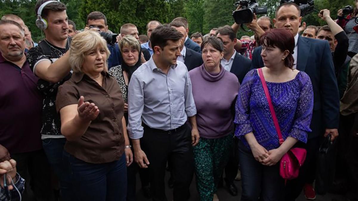 Після сварки з Зеленським "Прямий" купив квартиру сім'ї загиблого шахтаря на Львівщині Після сварки з Зеленським "Прямий" купив квартиру сім'ї загиблого шахтаря на Львівщині