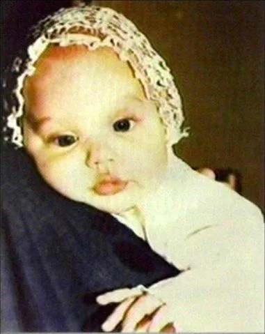 Маленька Анджеліна Джолі Маленька Анджеліна Джолі