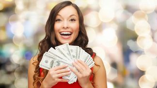 Середні зарплати українців: хто заробляє найбільше