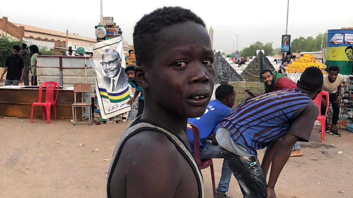 Протесты в Судане: число погибших увеличилось вдвое – фото, видео Протесты в Судане: число погибших увеличилось вдвое – фото, видео