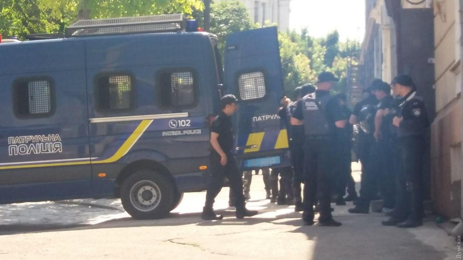 Сутички біля Одеського медуніверситету: багато постраждалих та півсотні затриманих – фото, відео
