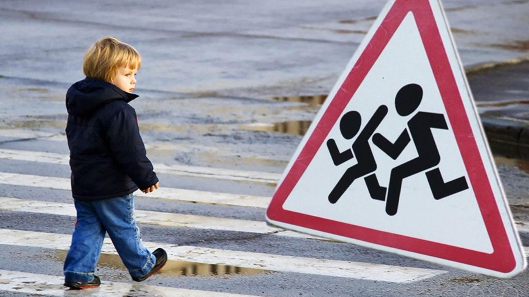 Под Киевом водитель сбил трехлетнюю девочку и ее маму: что известно Под Киевом водитель сбил трехлетнюю девочку и ее маму: что известно