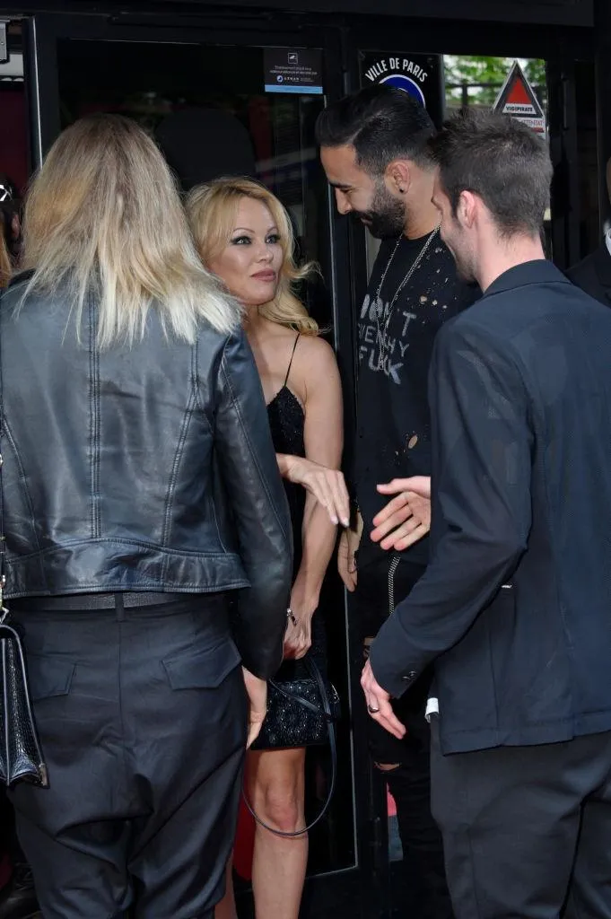 Акторка Памела Андерсон на побаченні Акторка Памела Андерсон на побаченні