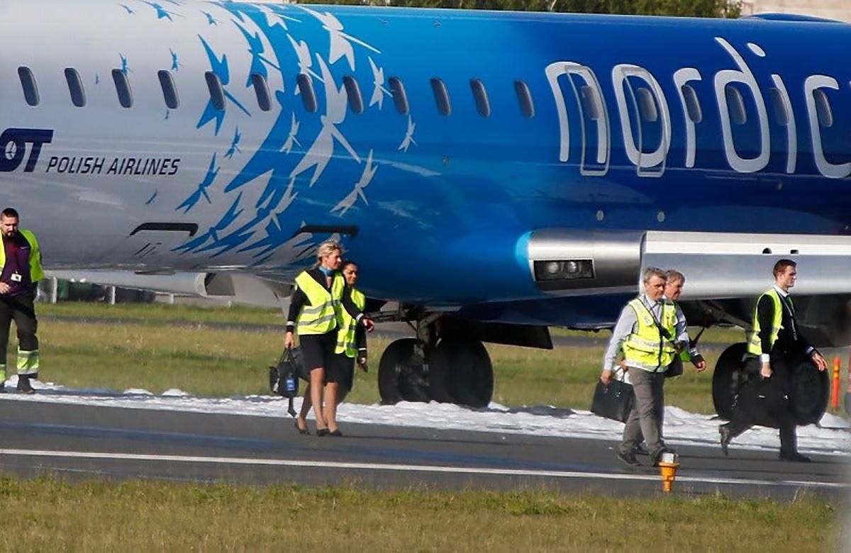 Літак з Києва екстрено сів в Естонії через тріснуту покришку шасі